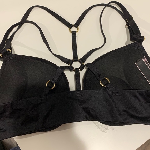 Victoria secret bombshell - Picture 2 of 5